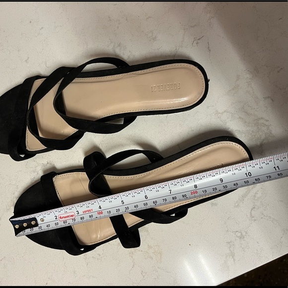 Forever 21 Black ‘suede’ Slides Flat Sandals - Picture 3 of 4